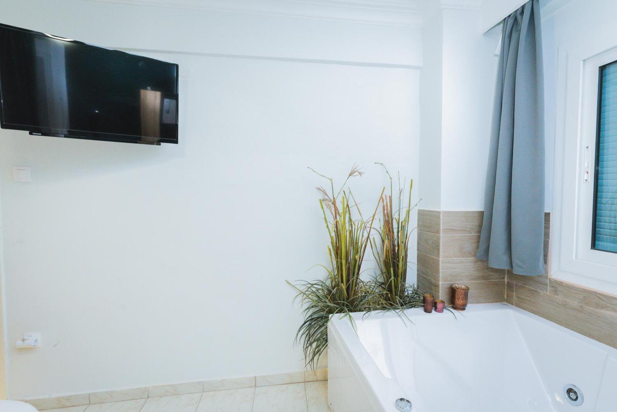 Stylish Apt W Jacuzzi, 5 Min To White Tower Thessaloníki Eksteriør bilde